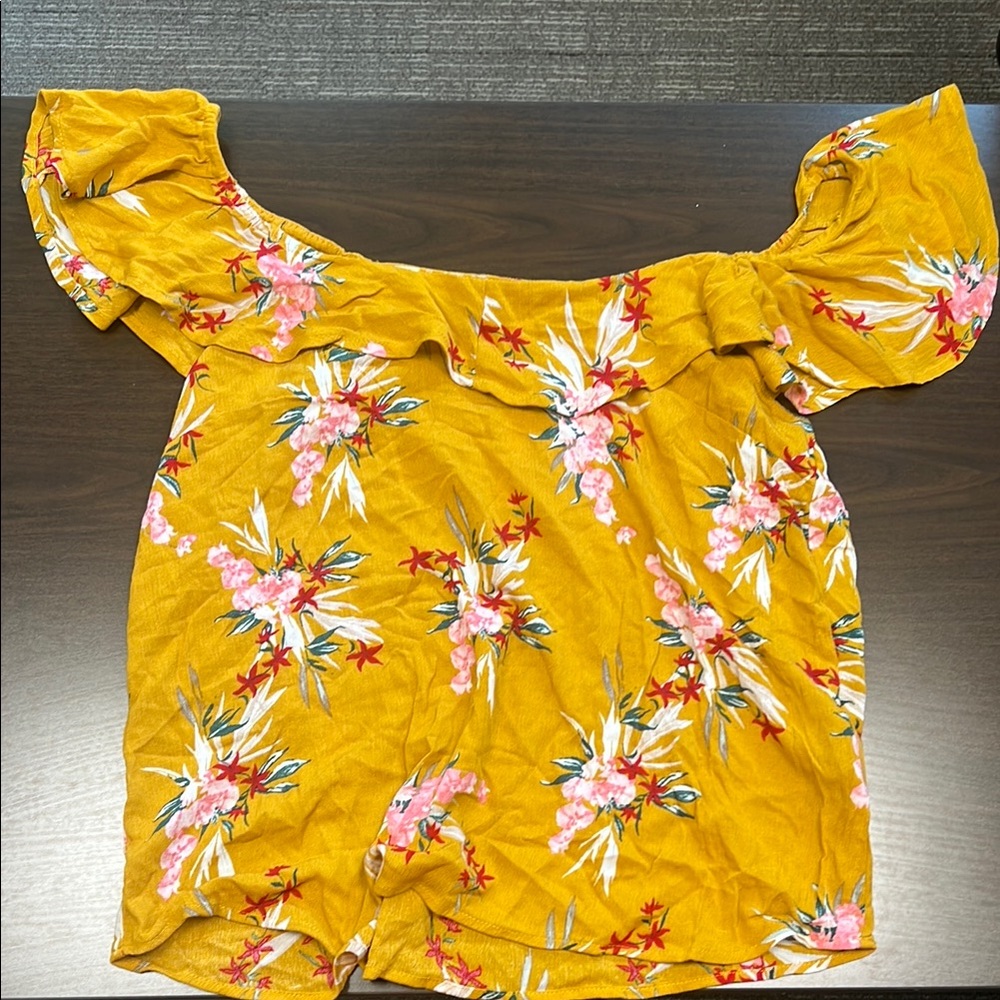 🌺💫Host Pick💫🌺 Harve Benard Gold Yellow Ruffled Blouse – Size M, NWT ✨